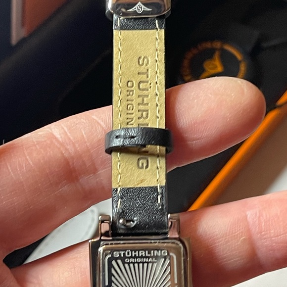 - NIB STUHRLING Origional womens watch with leather bands box papers - Picture 14 of 15